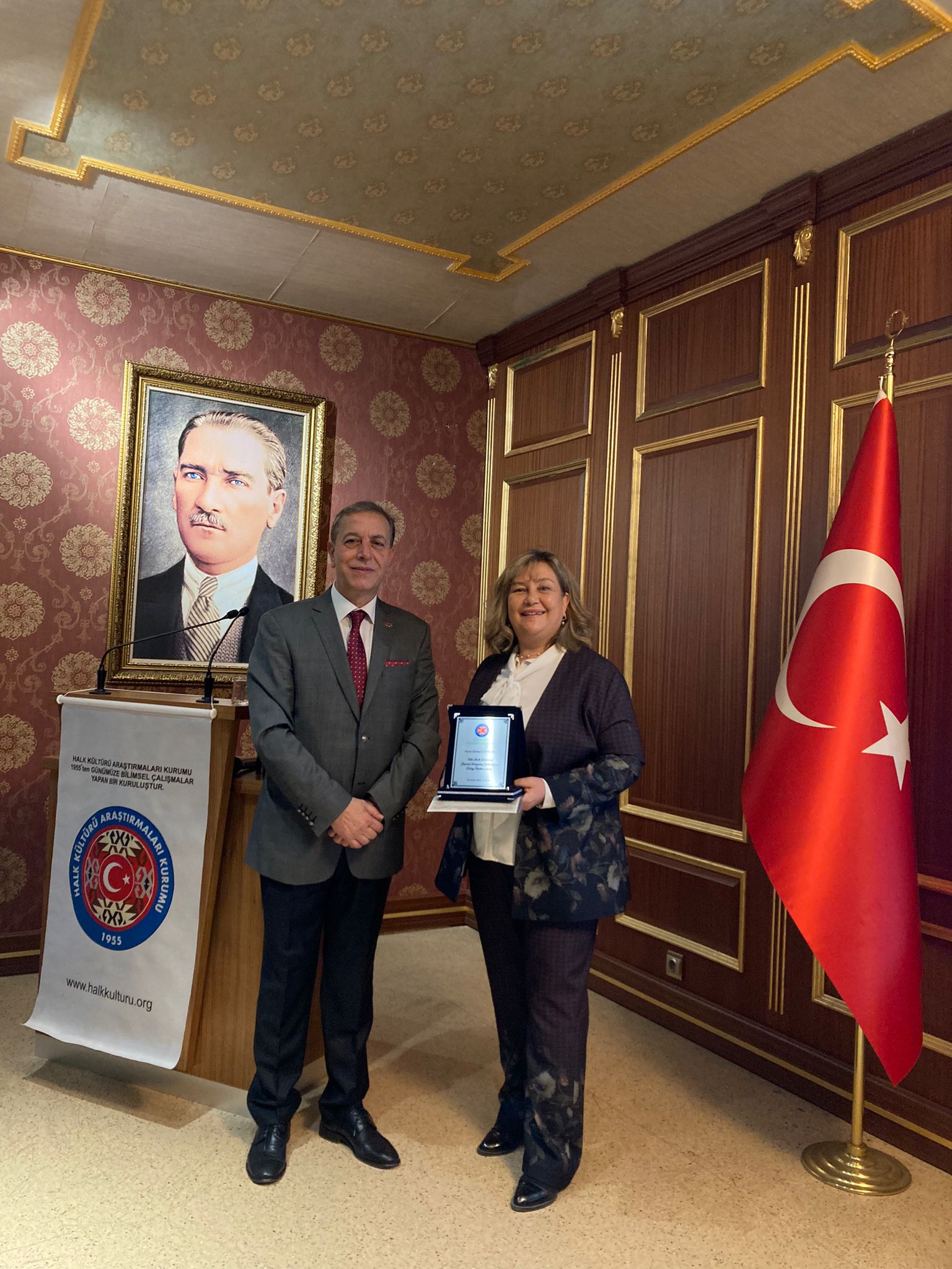 Türk Halk Kültürüne Adanmış Bir Yaşam: Zeynep Gürman'a Ödül Onuru